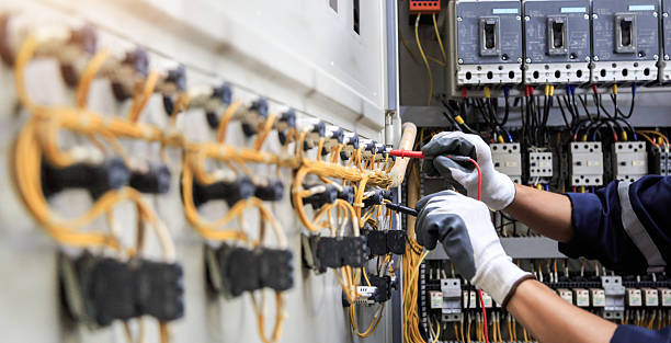 Professional Electrician technician working in Pinckney, MI